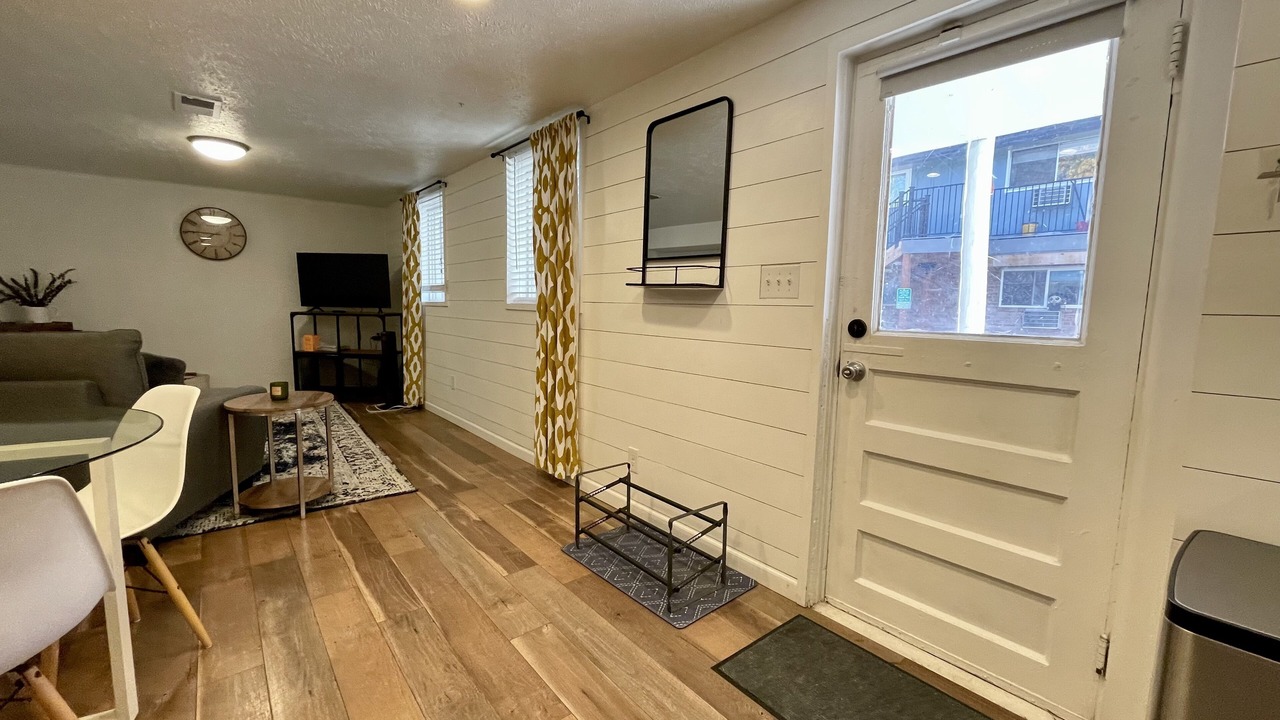 Photo of Livingroom in Edgewater