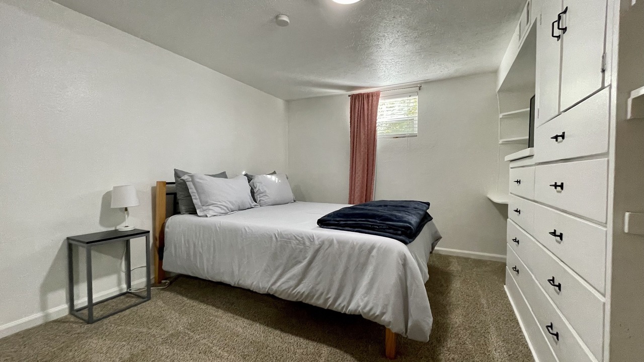 Photo of Bedroom in Edgewater