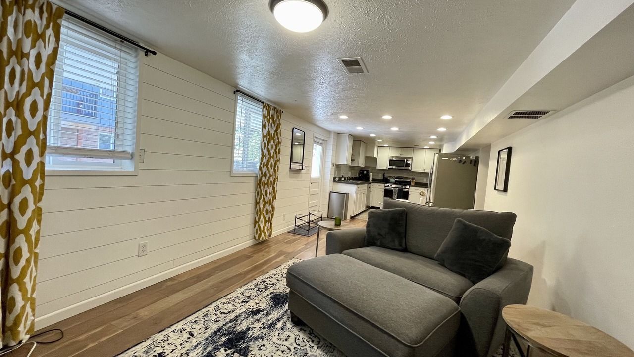 Photo of Livingroom in Edgewater
