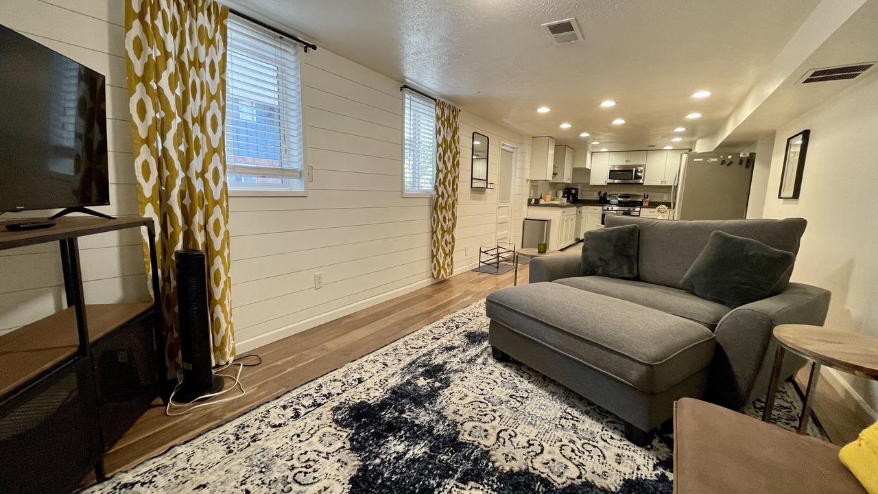 Photo of Livingroom in Edgewater