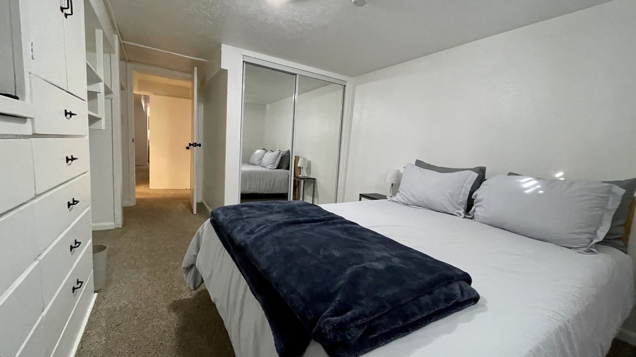 Photo of Bedroom in Edgewater