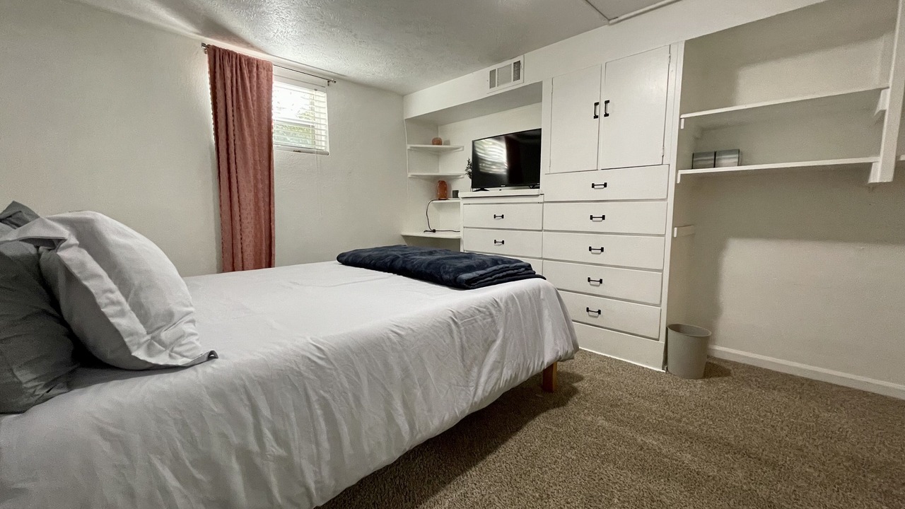 Photo of Bedroom in Edgewater