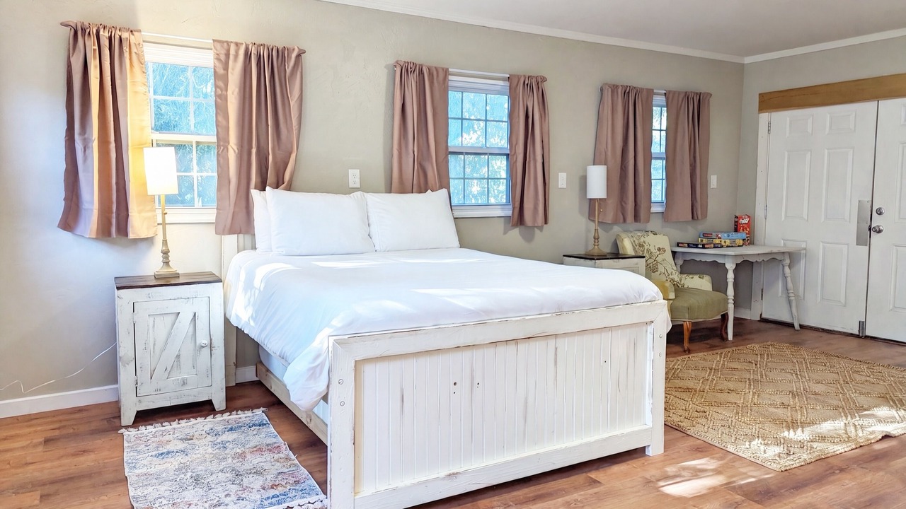 Photo of Bedroom in Manitou Springs Historic District