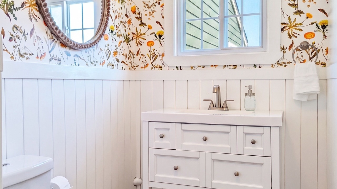 Photo of Bathroom in Manitou Springs Historic District