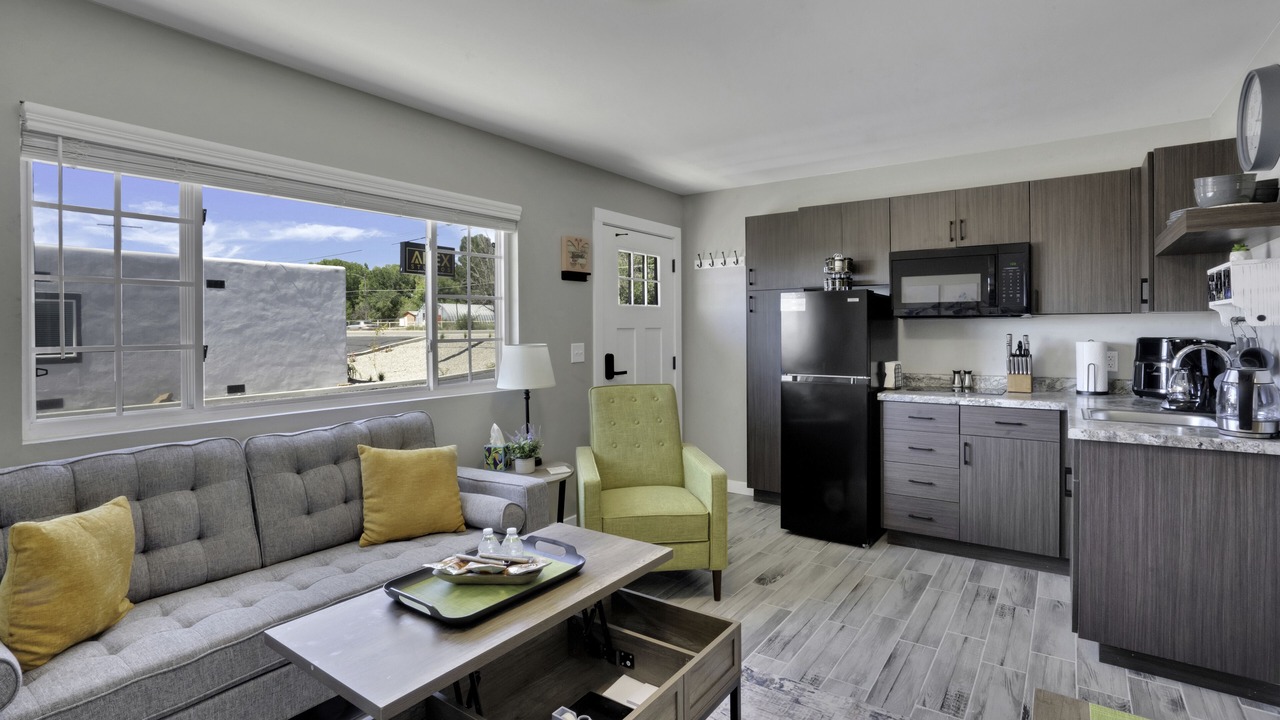 Photo of Livingroom in Aztec