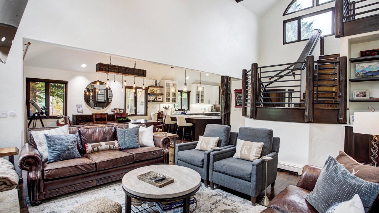 Photo of Livingroom in Edwards