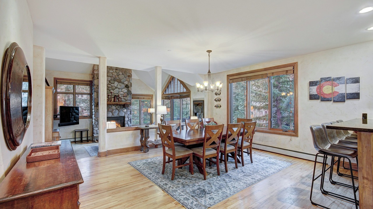 Photo of Livingroom in Edwards
