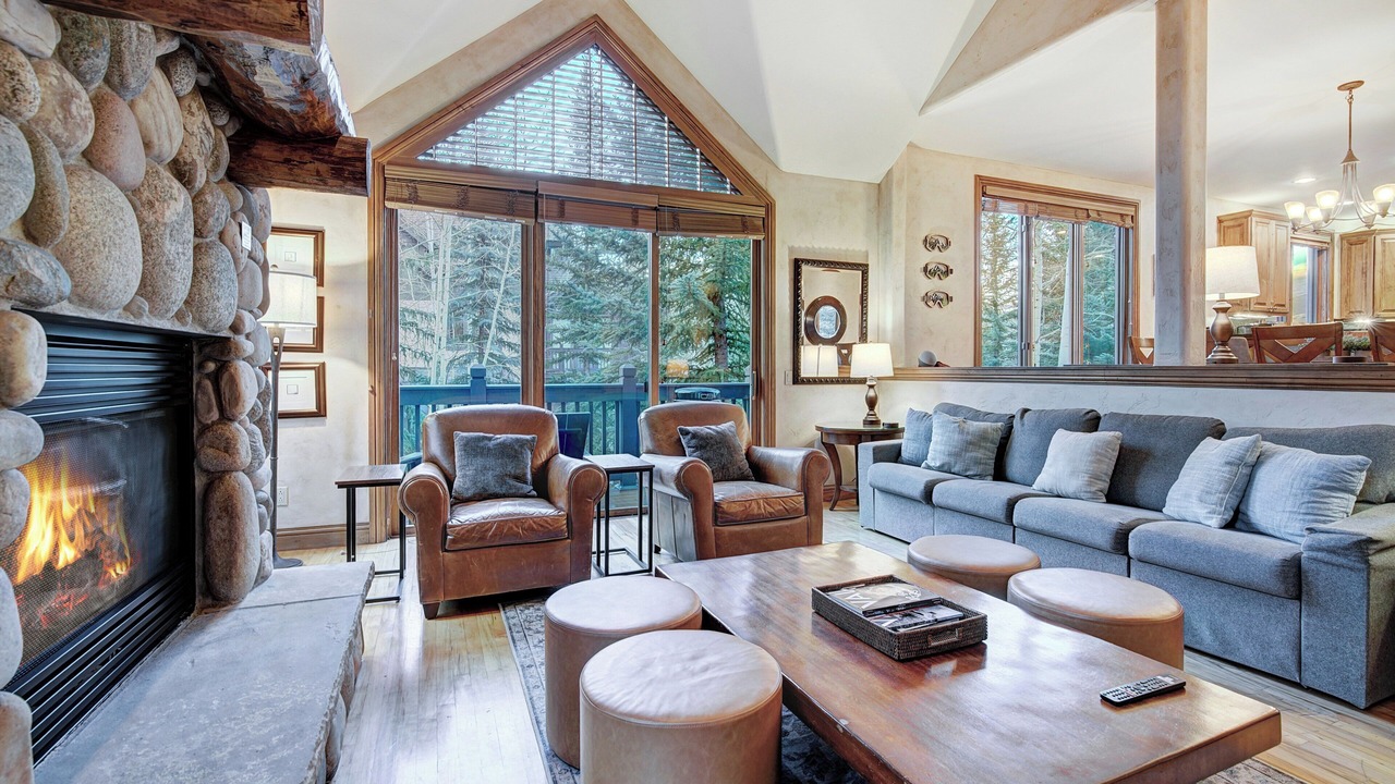 Photo of Livingroom in Edwards