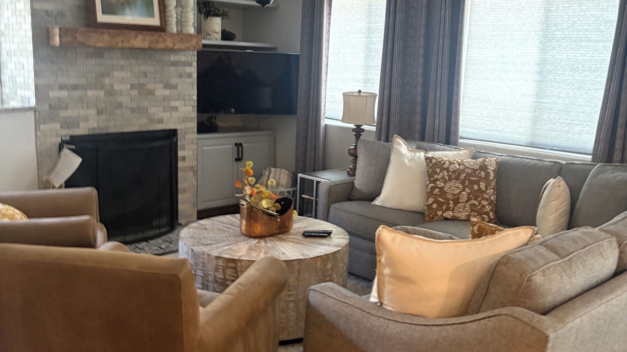 Photo of Livingroom in Edwards