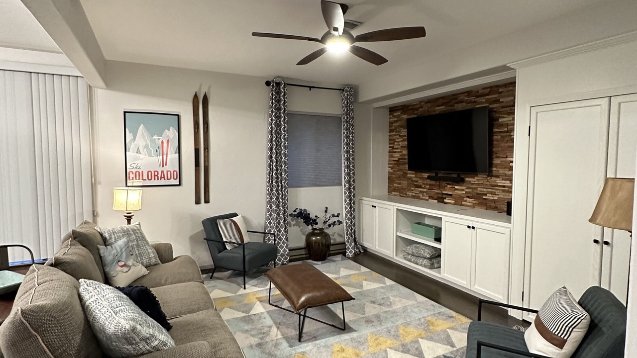 Photo of Livingroom in Edwards