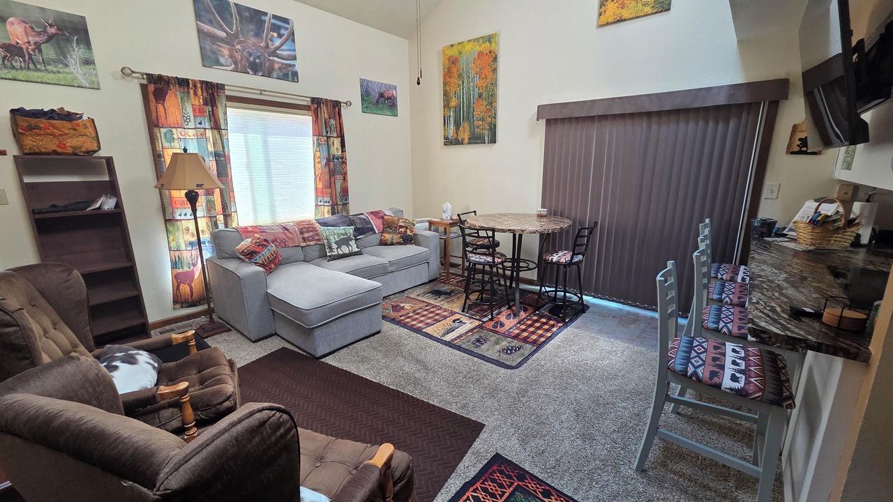 Photo of Livingroom in Kittredge