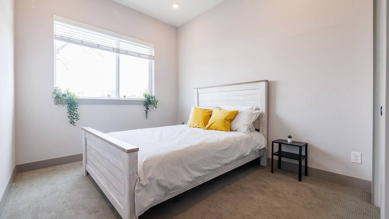 Photo of Bedroom in Jefferson Park