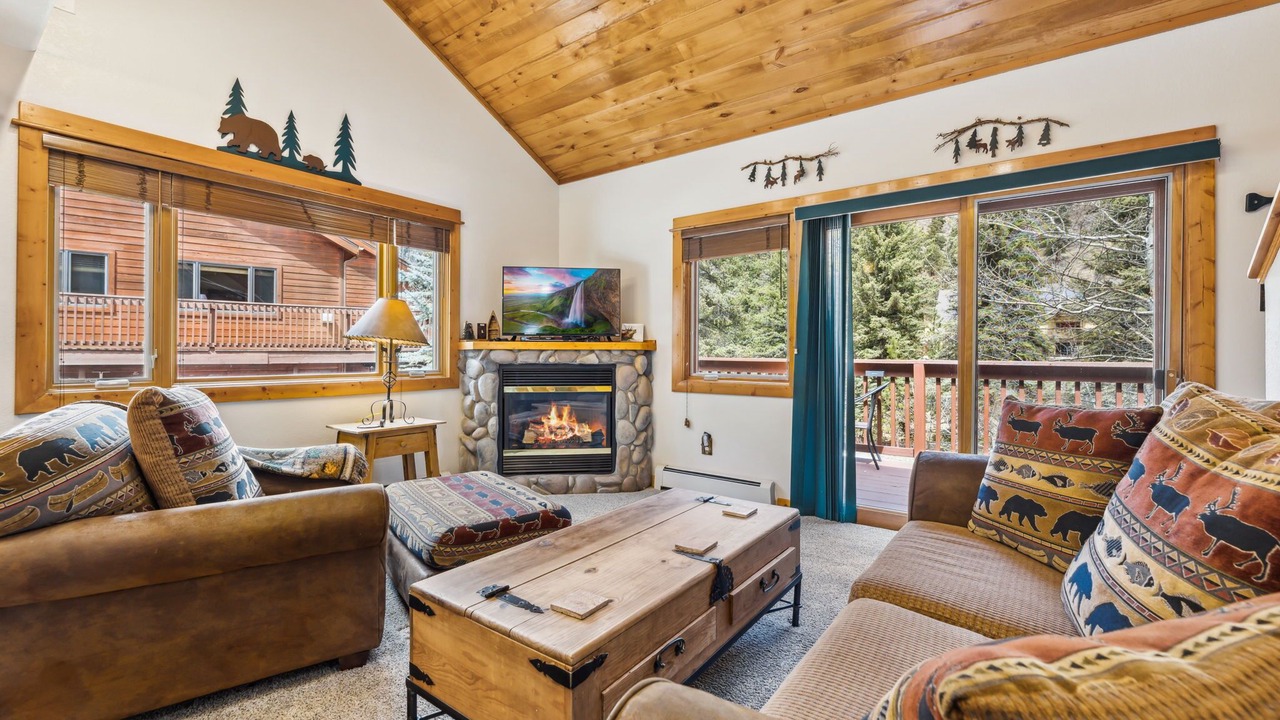 Photo of Livingroom in Fall River Estates