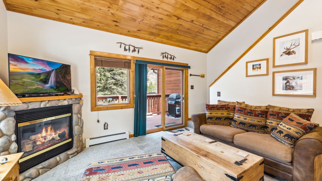 Photo of Livingroom in Fall River Estates