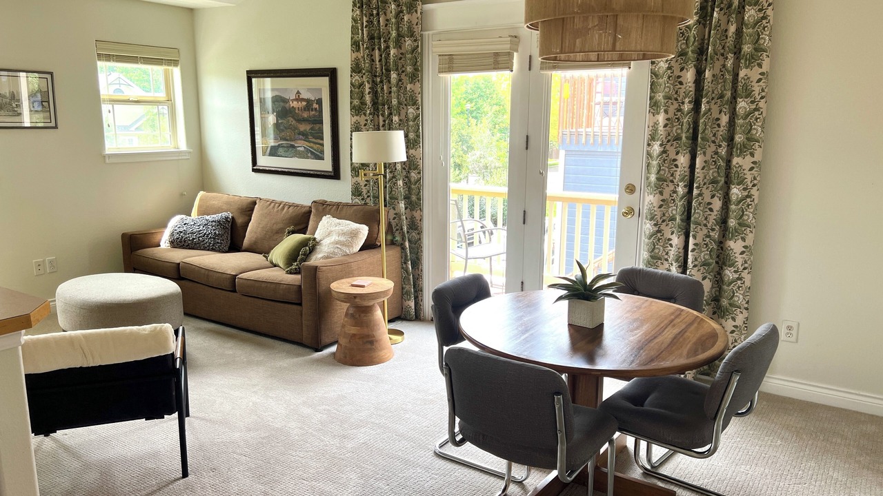 Photo of Livingroom in Erie