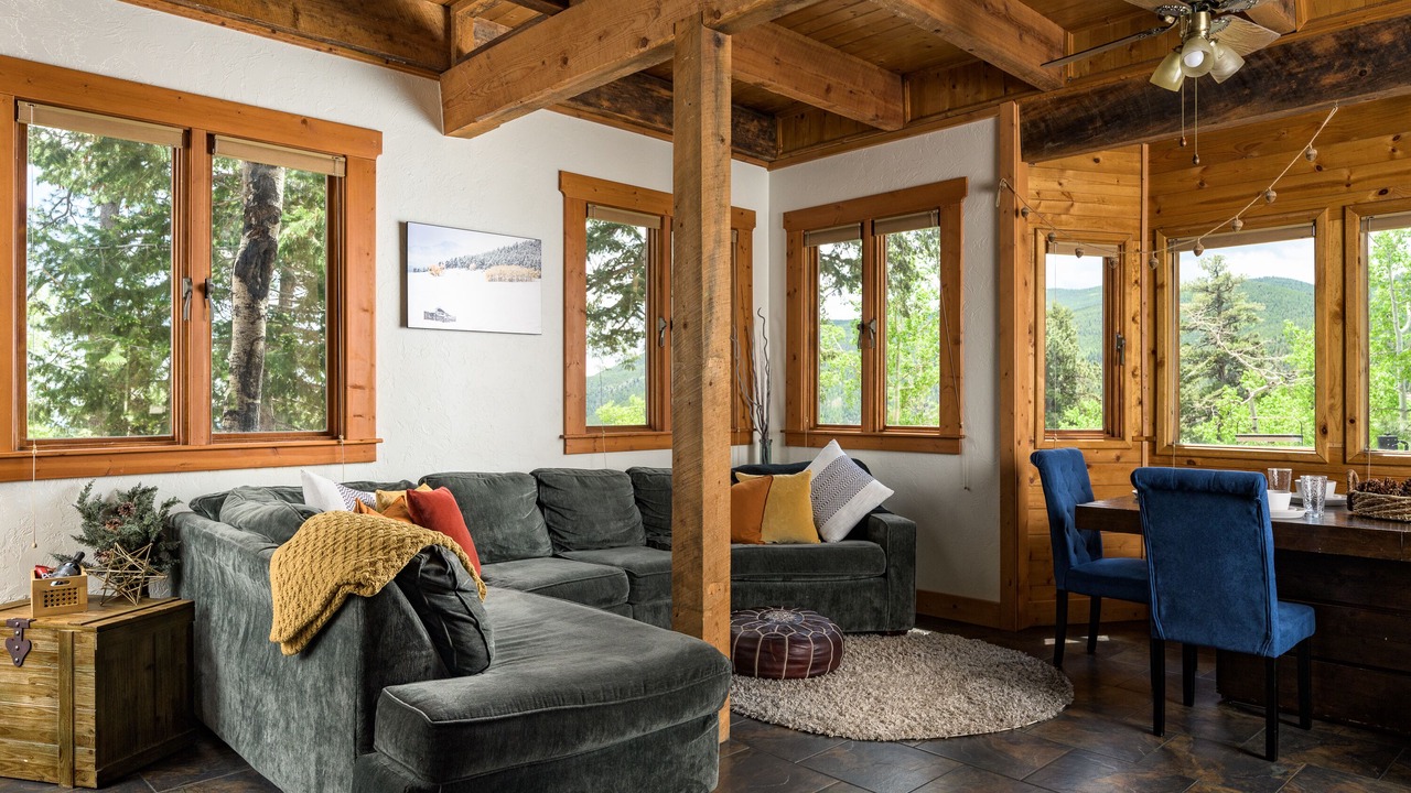 Photo of Livingroom in Evergreen