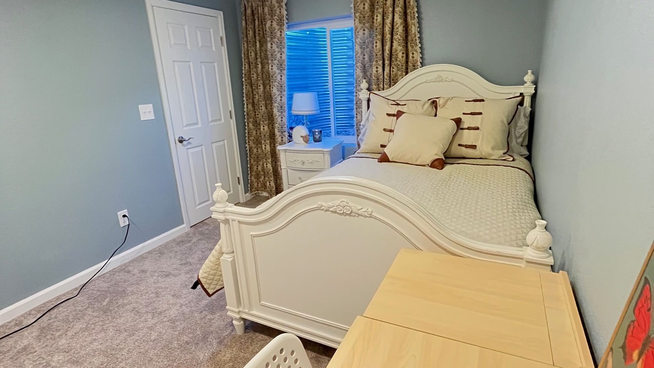 Photo of Bedroom in Gleneagle
