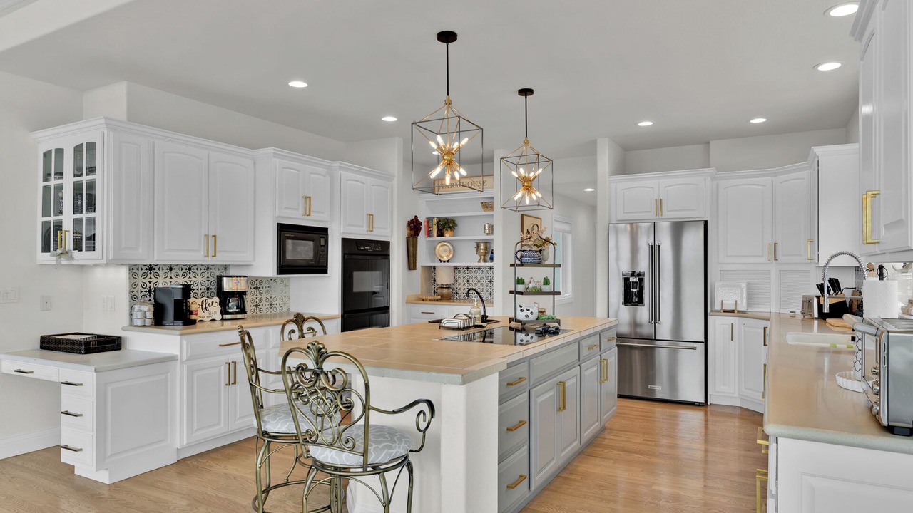 Photo of Kitchen in Mountain Shadows