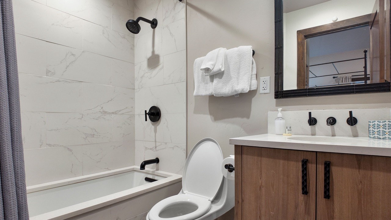Photo of Bathroom in Four O'Clock