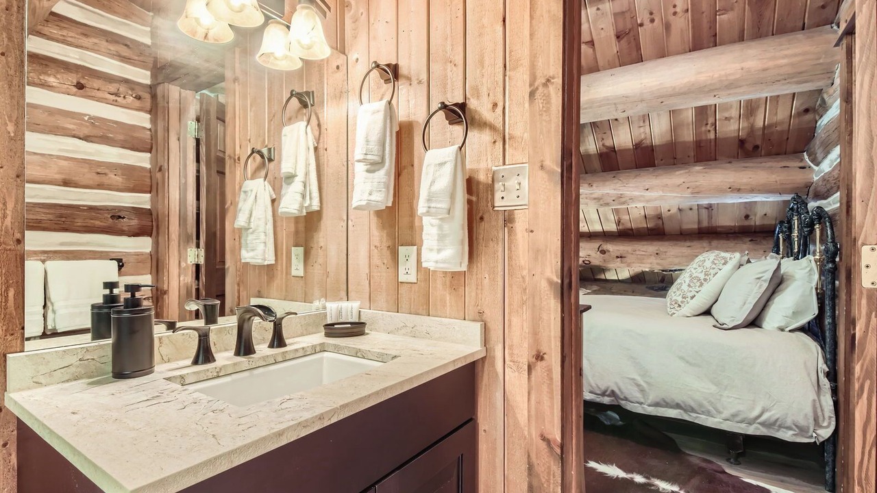 Photo of Bathroom in Timbercreek Lodges