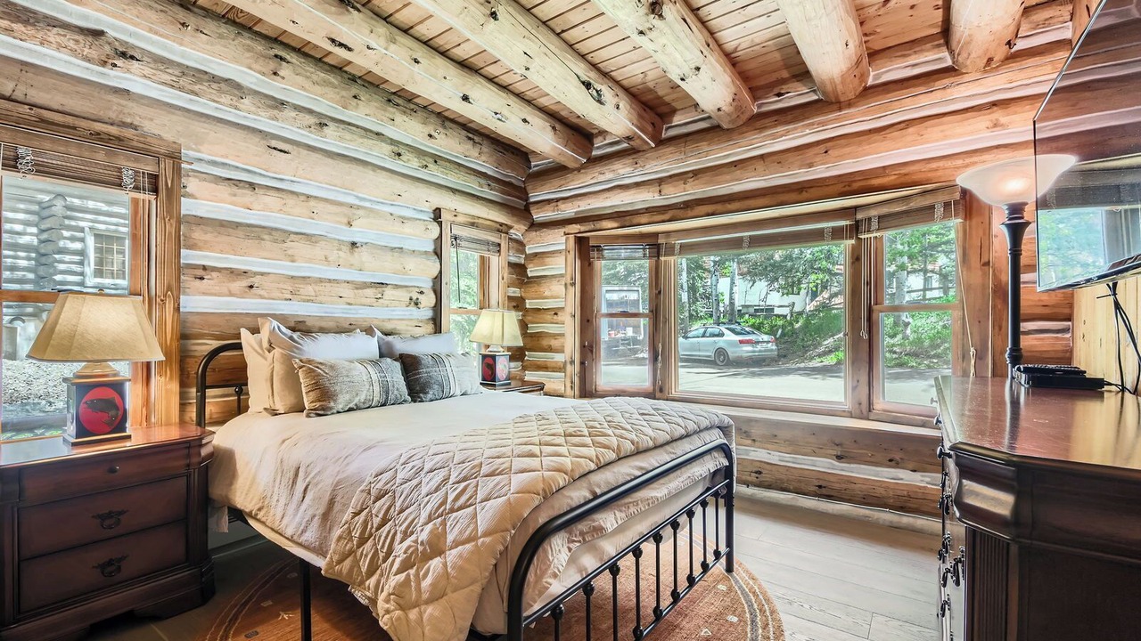 Photo of Bedroom in Timbercreek Lodges