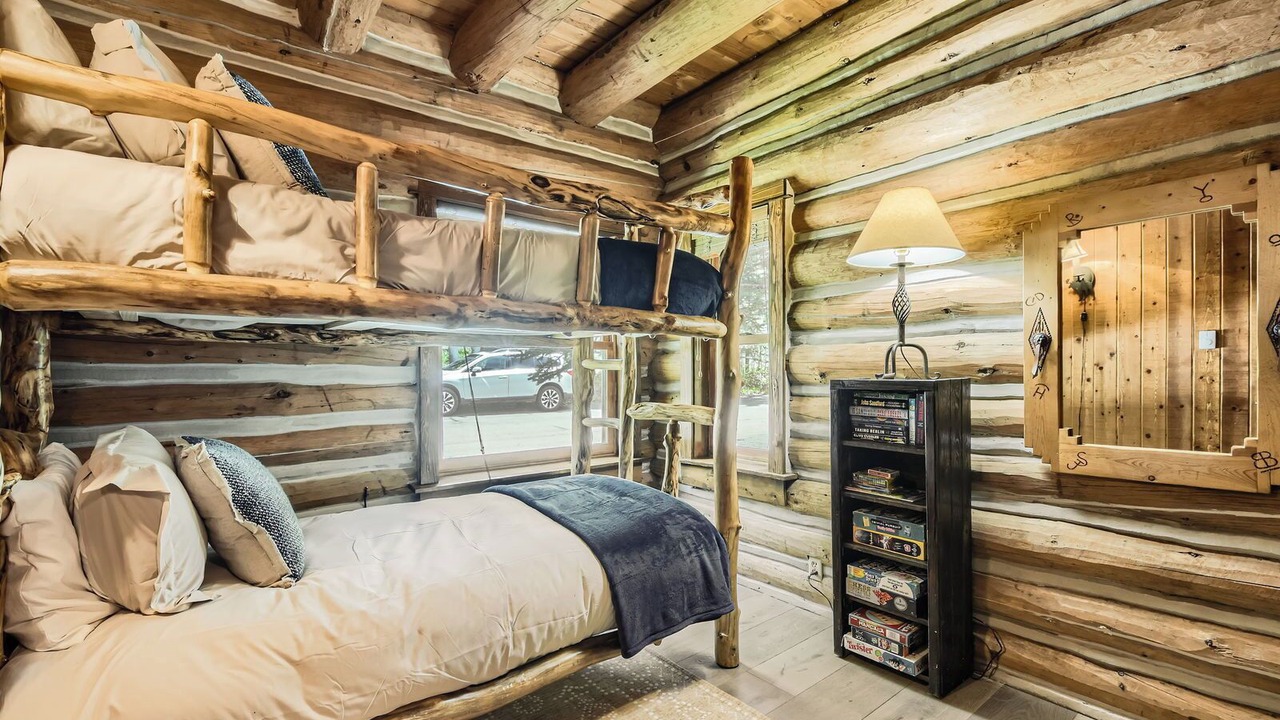 Photo of Bedroom in Timbercreek Lodges