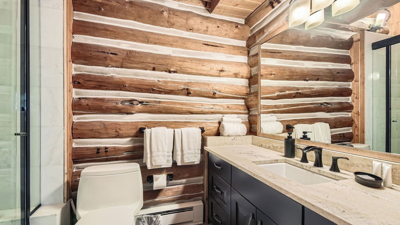 Photo of Bathroom in Timbercreek Lodges