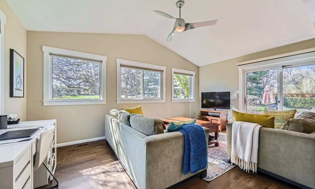 Photo of Livingroom in Louisville