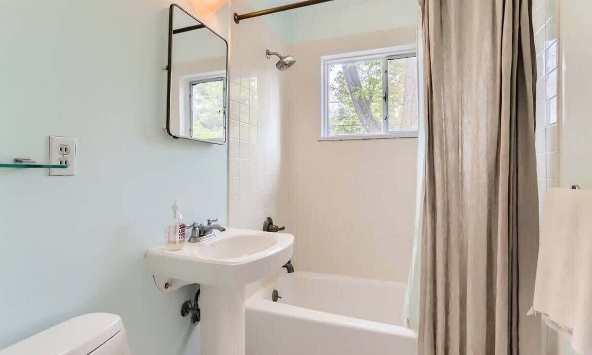 Photo of Bathroom in Old North Boulder