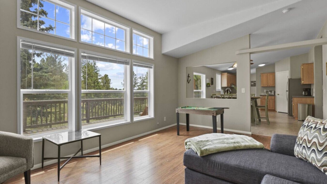 Photo of Livingroom in Divide