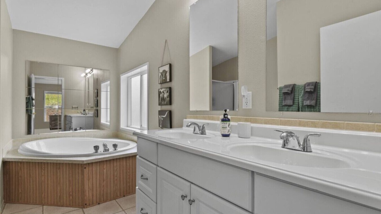 Photo of Bathroom in Divide