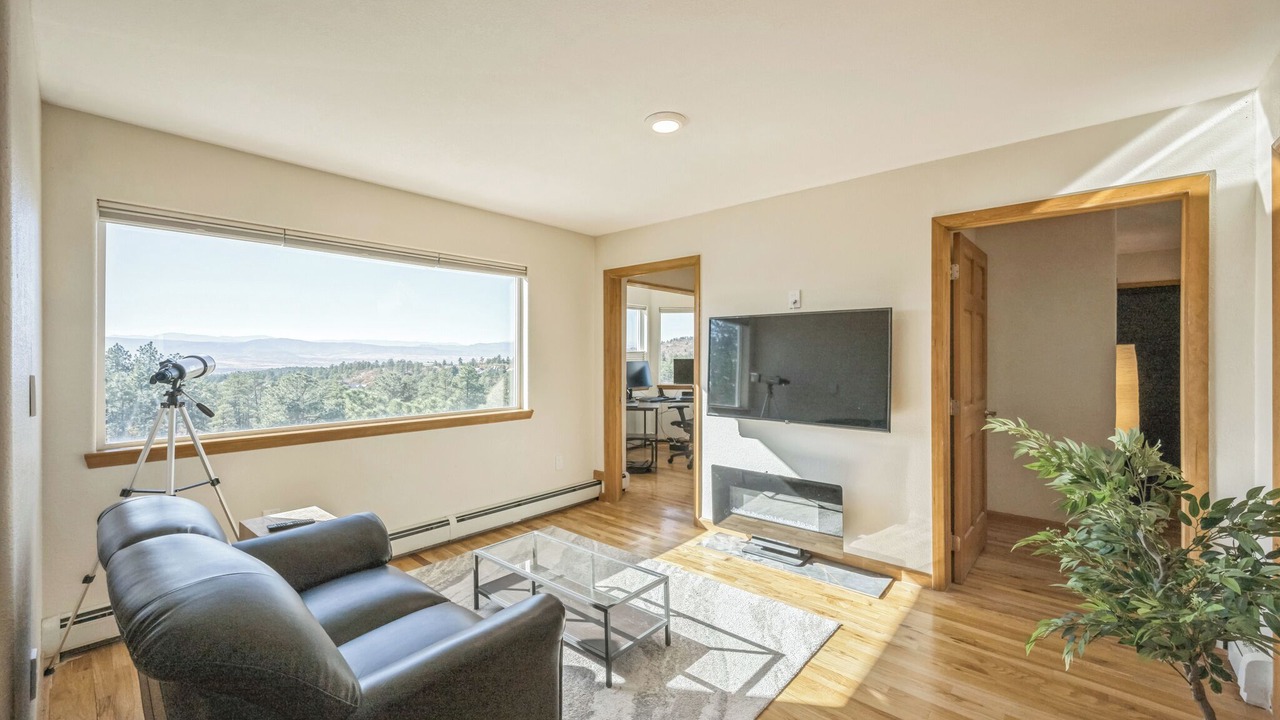 Photo of Livingroom in Castle Pines