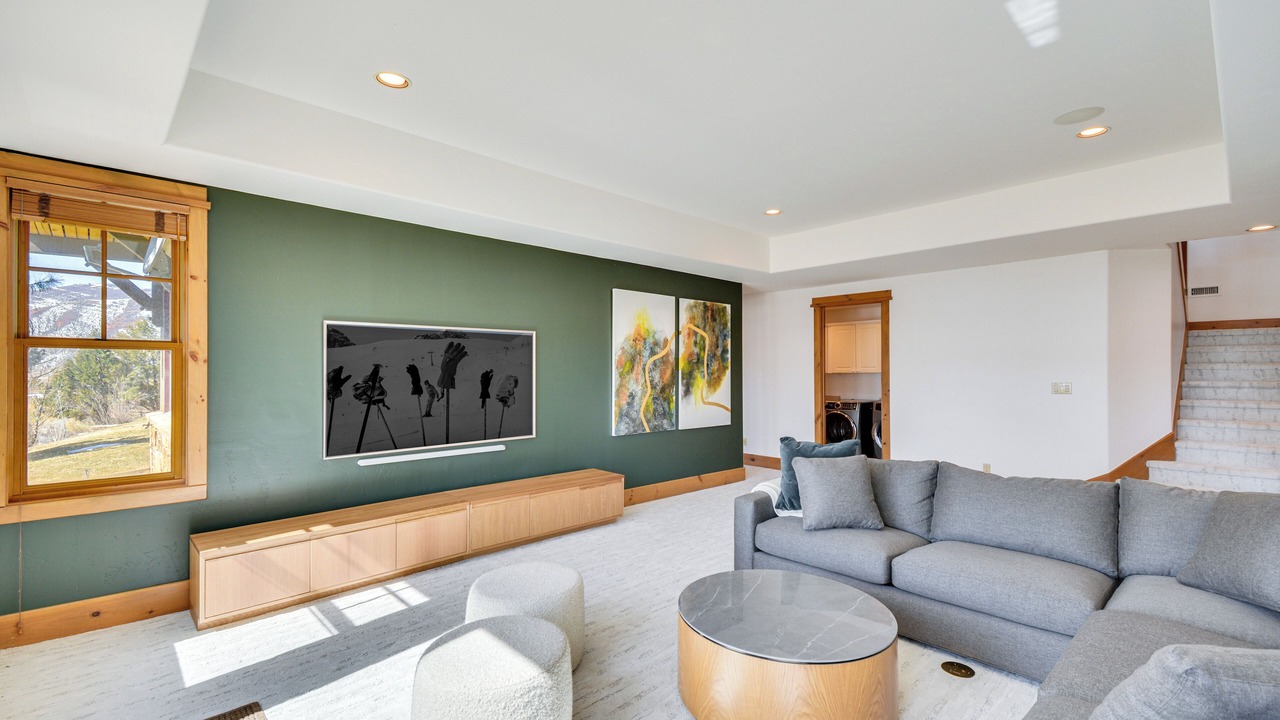 Photo of Livingroom in Edwards