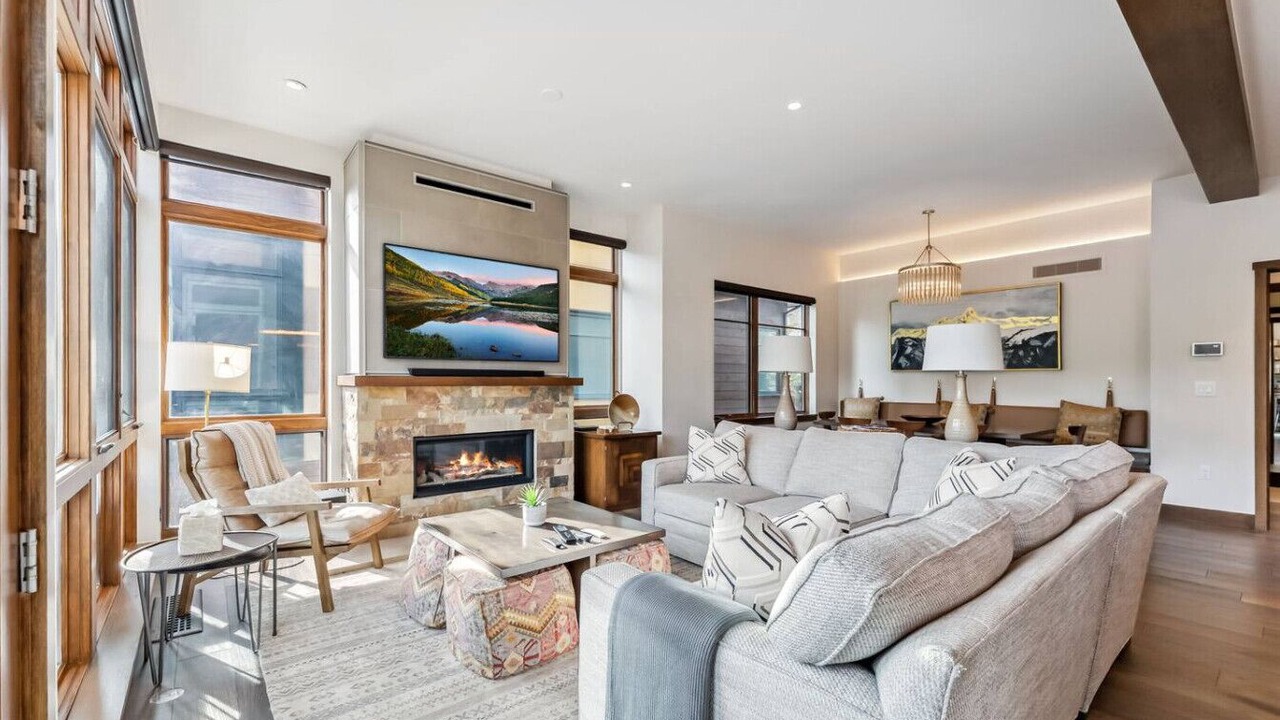 Photo of Livingroom in Avon