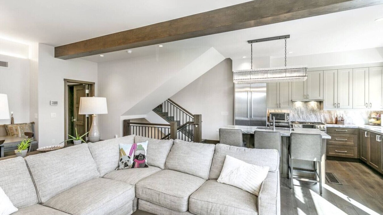 Photo of Livingroom in Avon