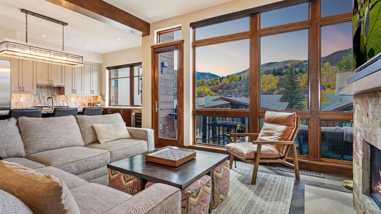 Photo of Livingroom in Avon