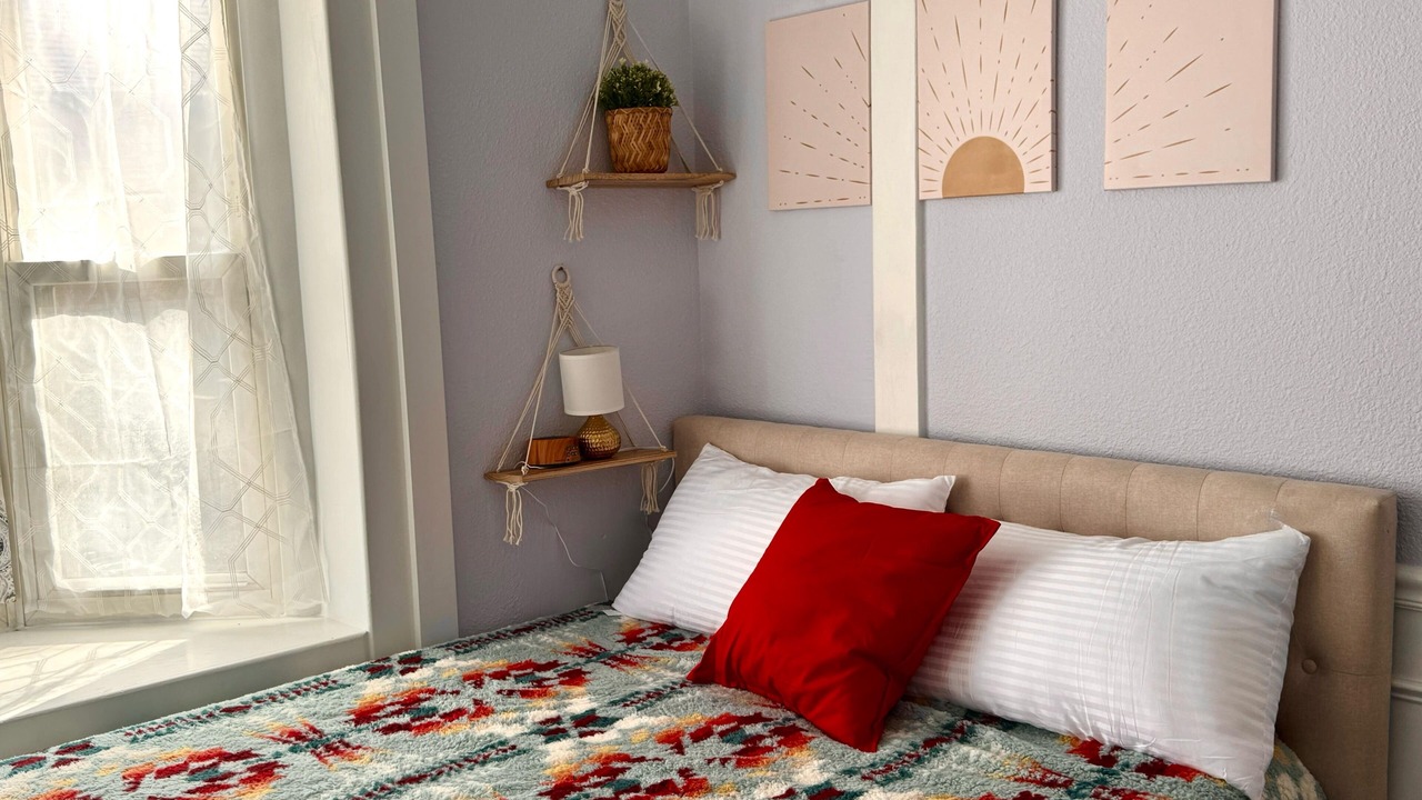 Photo of Bedroom in Jefferson Park