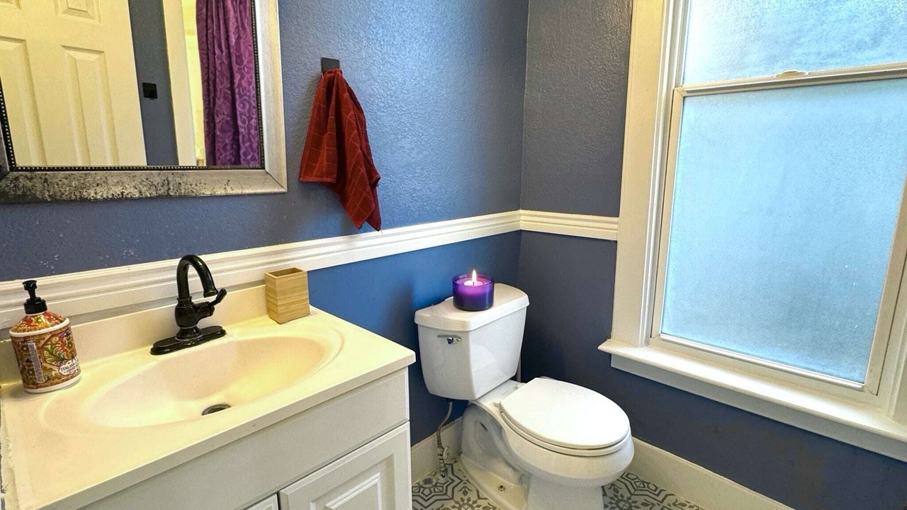 Photo of Bathroom in Jefferson Park