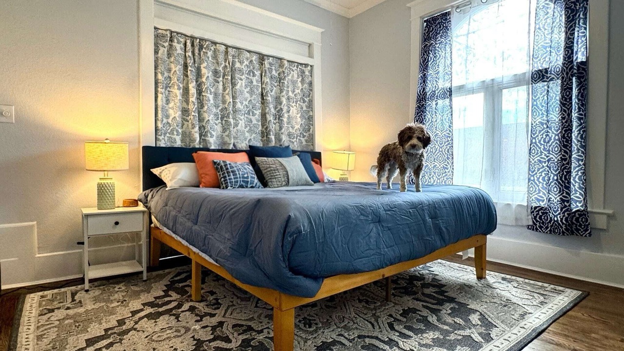 Photo of Bedroom in Jefferson Park