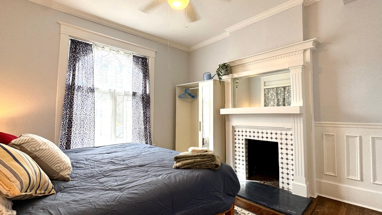 Photo of Bedroom in Jefferson Park