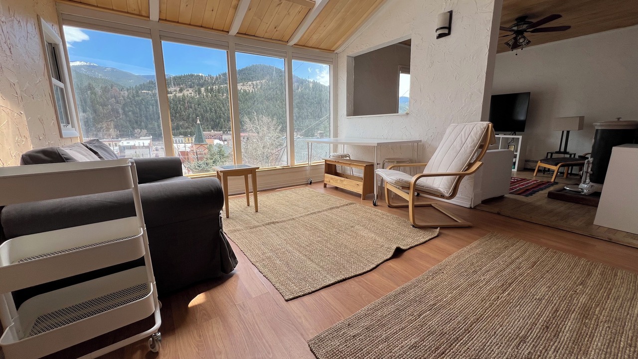 Photo of Livingroom in Idaho Springs