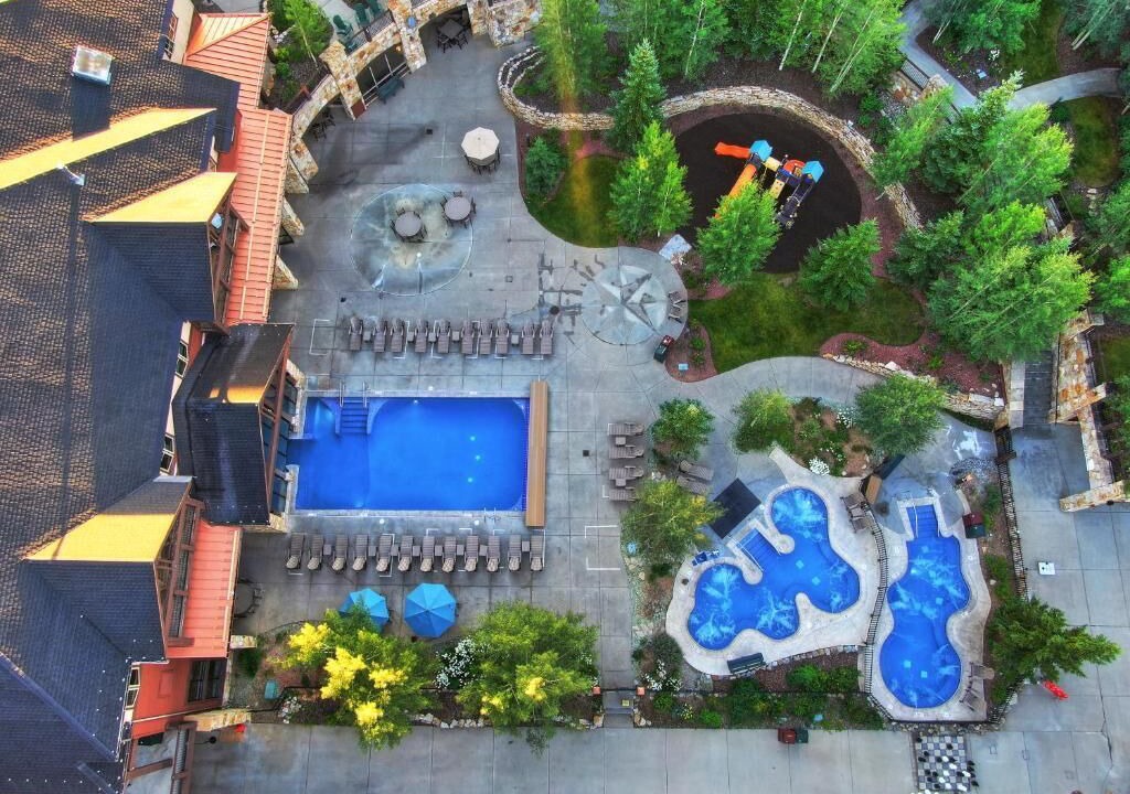 Photo of Outdoor in Four O'Clock