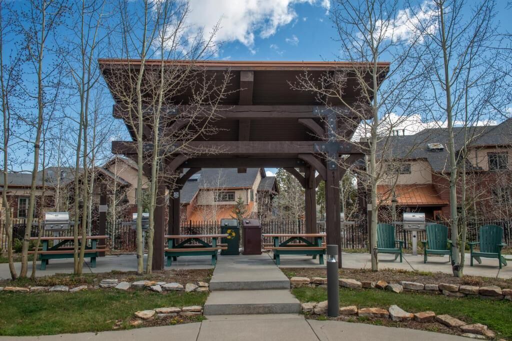 Photo of Outdoor in Four O'Clock