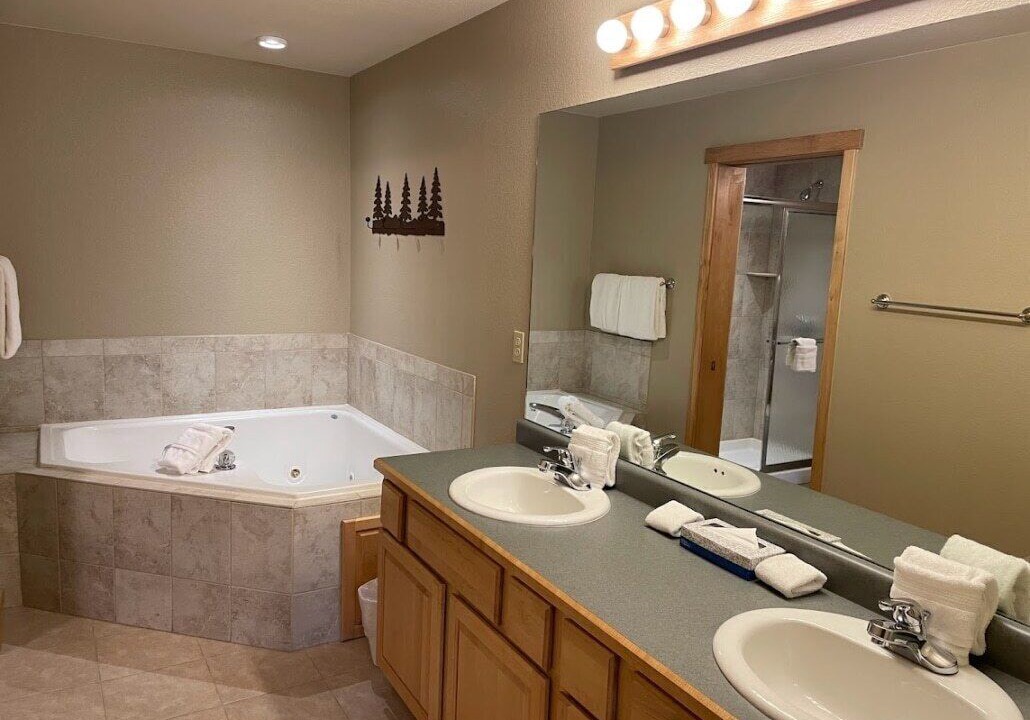 Photo of Bathroom in Four O'Clock