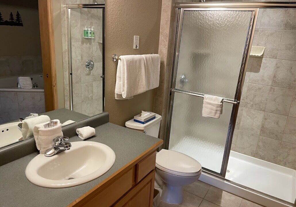 Photo of Bathroom in Four O'Clock