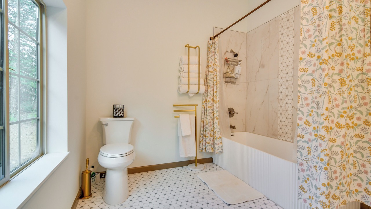 Photo of Bathroom in Black Hawk