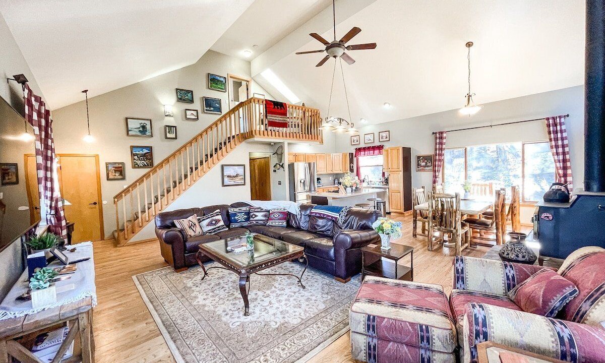Photo of Livingroom in Woodland Park
