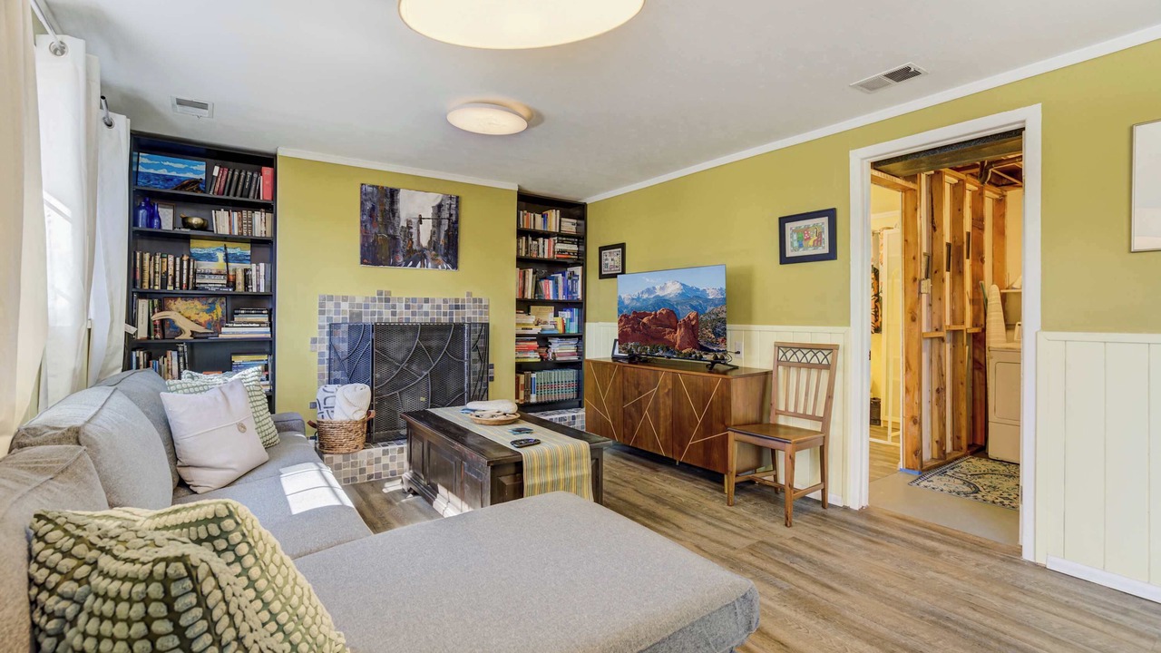 Photo of Livingroom in Security-Widefield