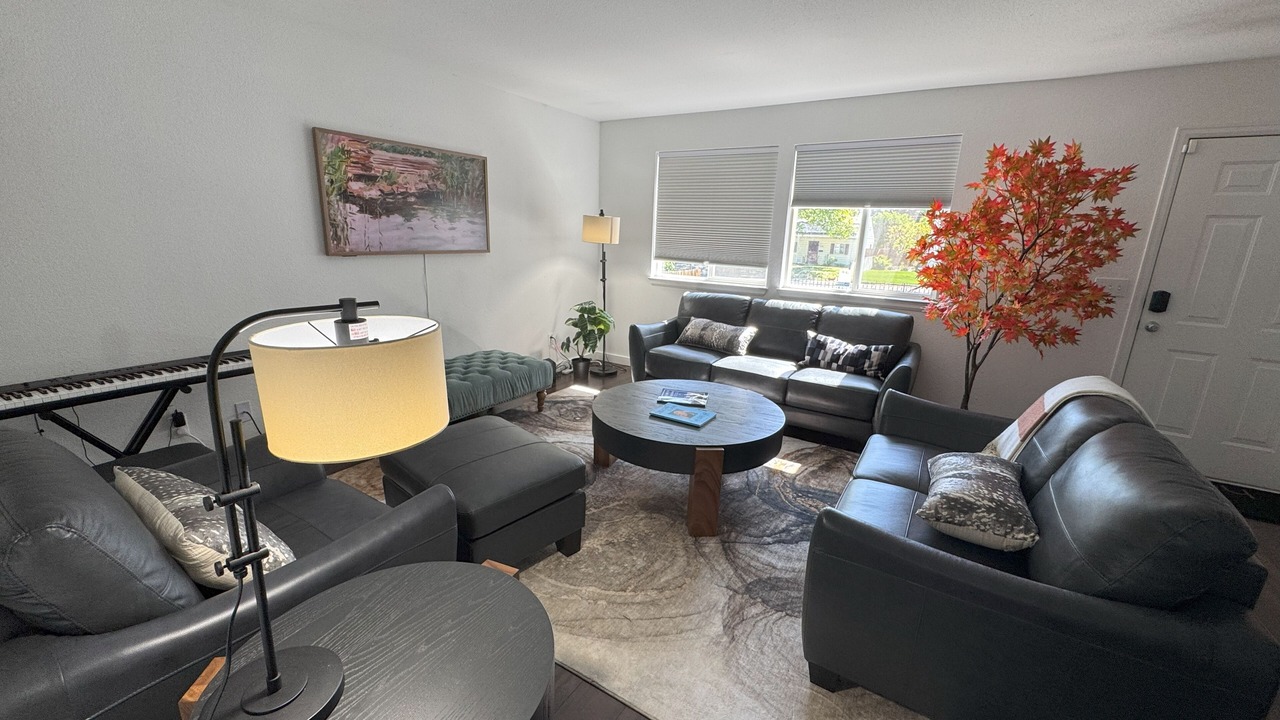 Photo of Livingroom in East Colfax