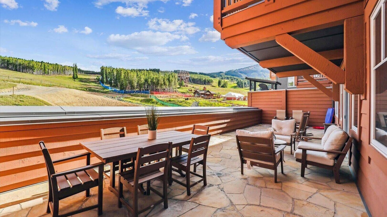 Photo of Patio Balcony in Peak 8